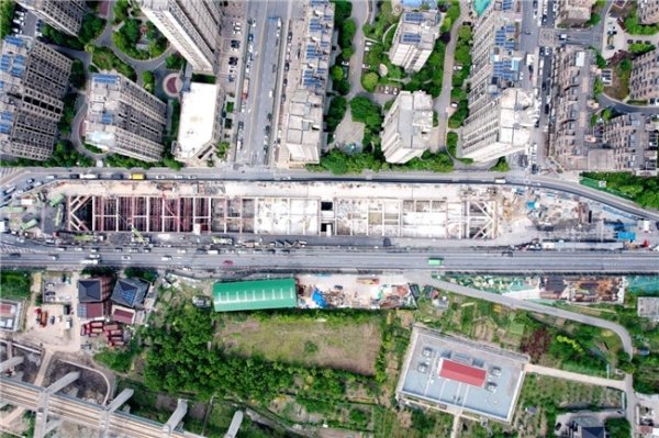 乾鑫配资 杭州地铁10号线云会站主体结构封顶