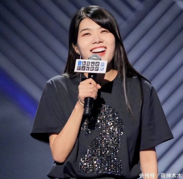 聚点股 杨笠突然清空社媒！自曝生病睡眠差，长期遭攻击疑似萌生退意